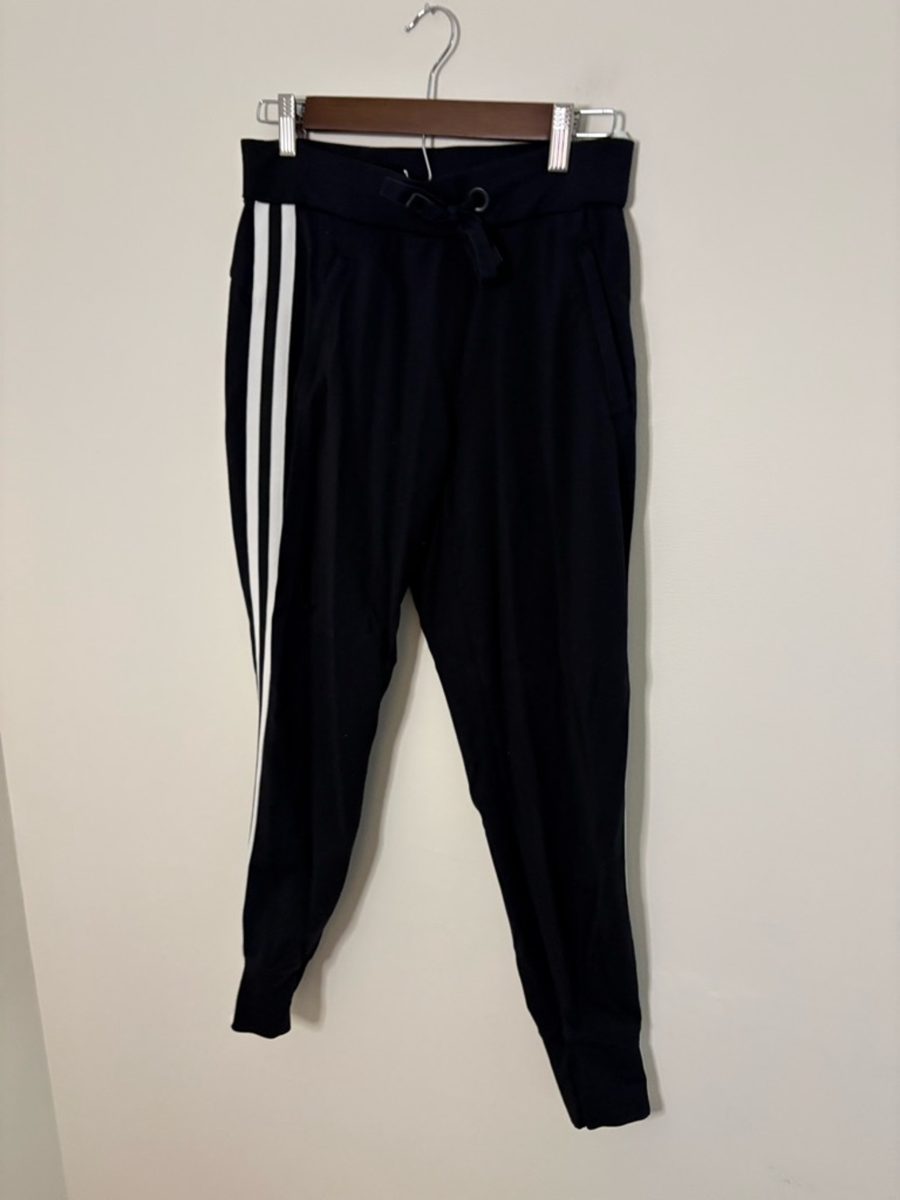 Athleta Women’s 27” Black Jogger Pants Zip Pockets EUC - Picture 2 of 7